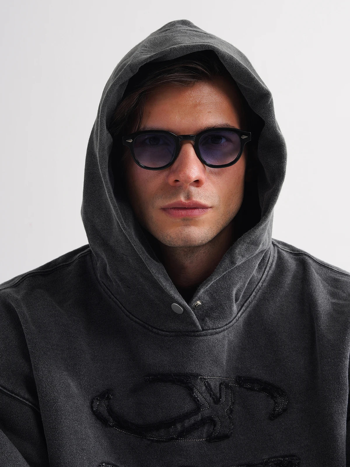 THE RETRO NOIR CIRCLE SUNGLASSES